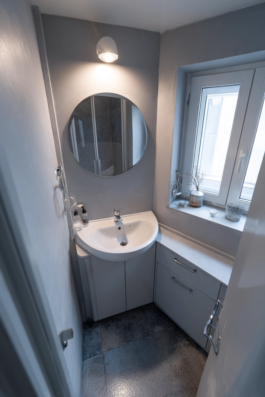 Grey bathrooms designs 18